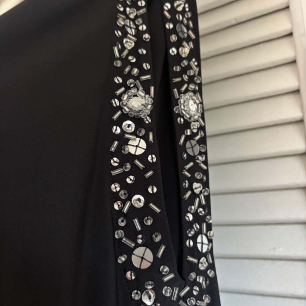 Susan Graver PLUS Liquid Knit cut out Tunic with SILVER embellishments 2X - Picture 3 of 5
